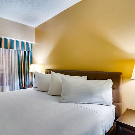 Sawridge Inn And Conference Centre Edmonton South Номер фото